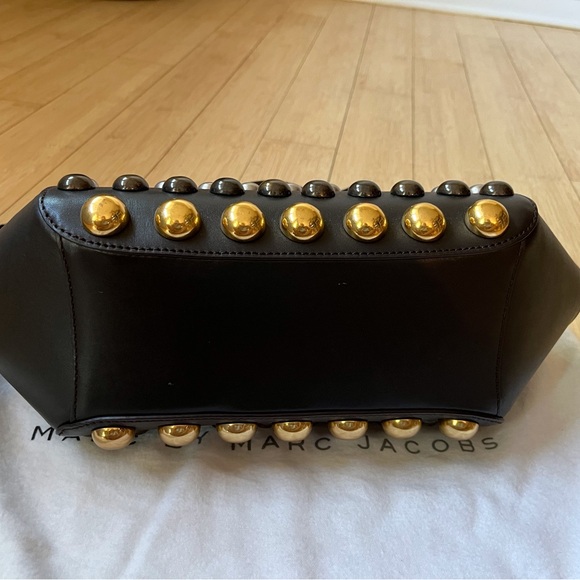 Marc By Marc Jacobs Black and Gold Crossbody Bag - Picture 2 of 5